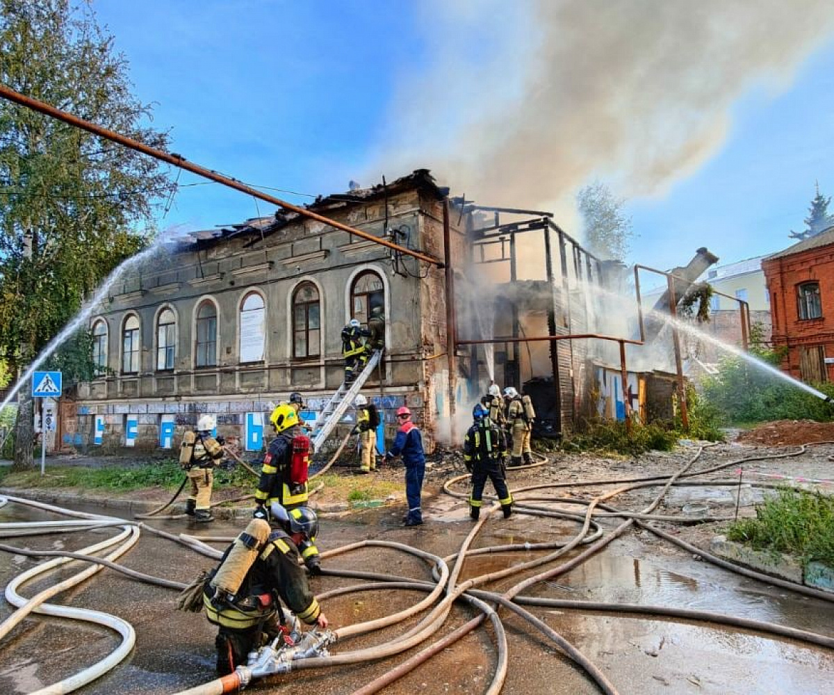Что горит в нижнем новгороде. Пожар в Нижнем Новгороде. Пожар фото. Пожар в Нижнем Новгороде сейчас. Пожар дома.